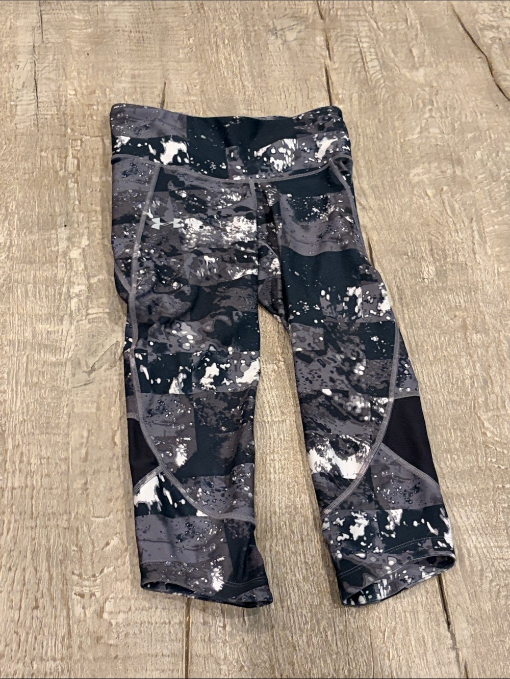 Under Armour Black & Gray Printed Capri Leggings
